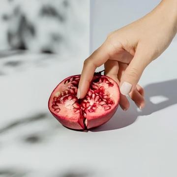 Мастурбація може бути ліками від менструальних симптомів